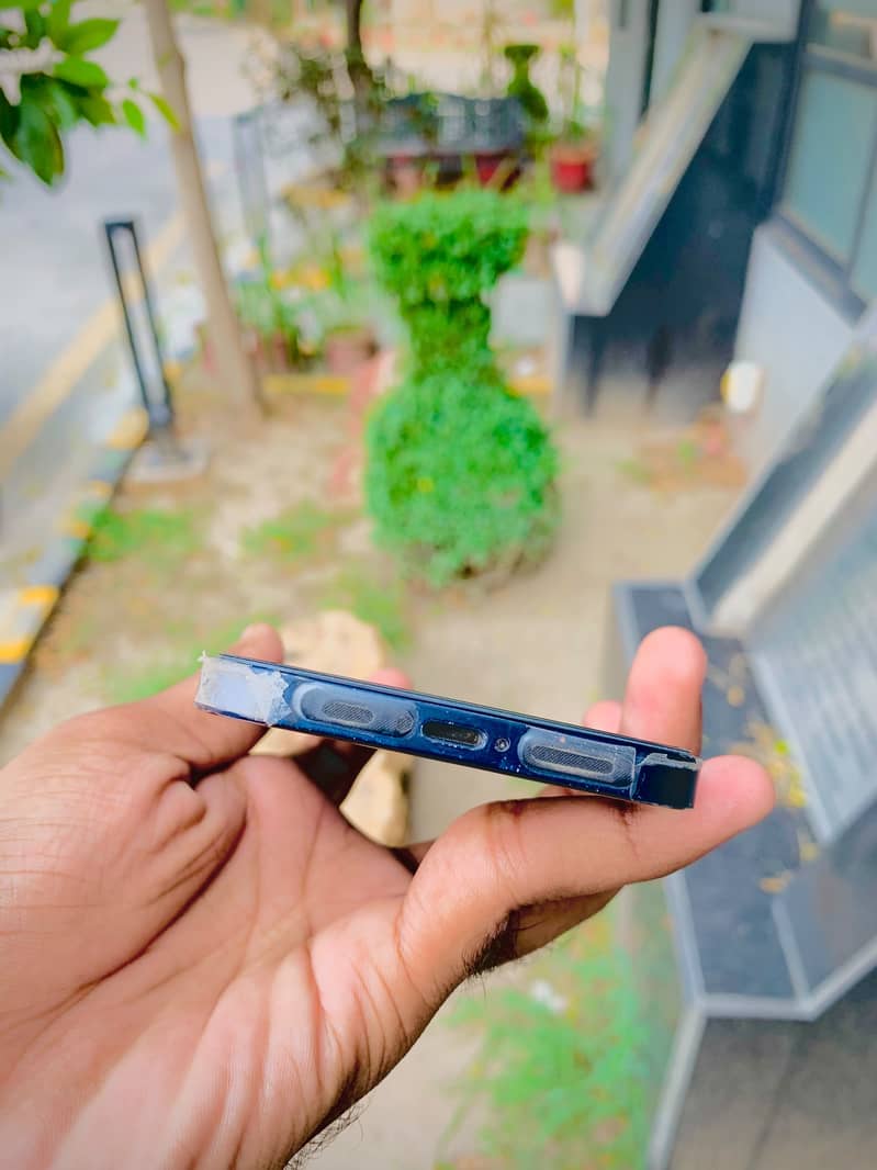 iPhone 12 6