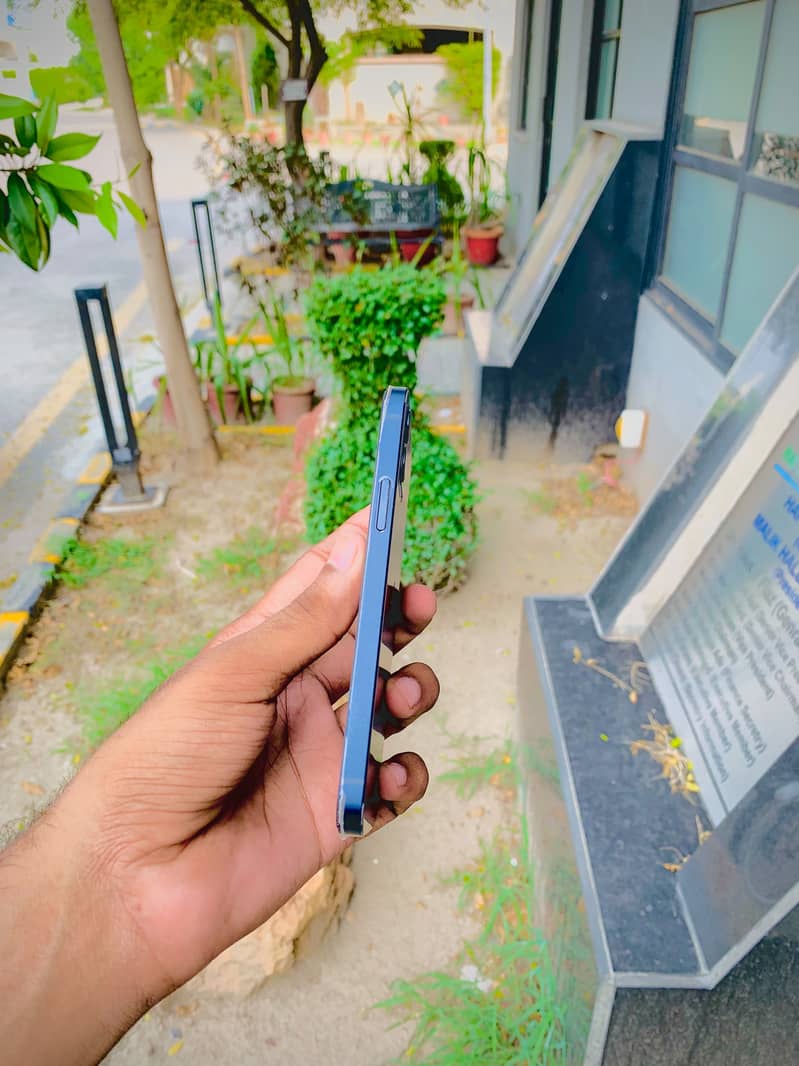 iPhone 12 7