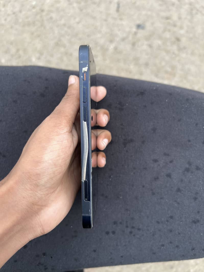 Apple iPhone 12 1
