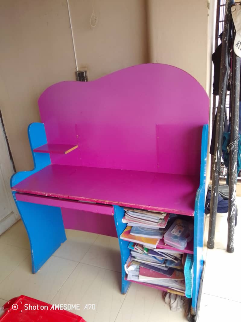 STUDY COME COMPUTER TABLE, 1