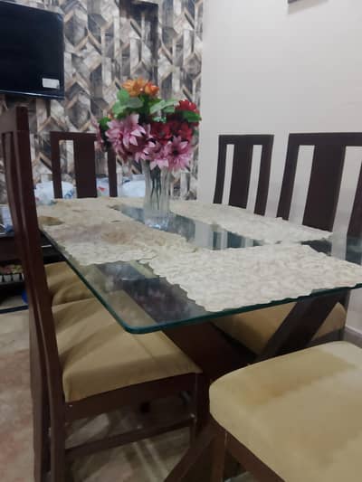 urgent sale premium quality dinning table