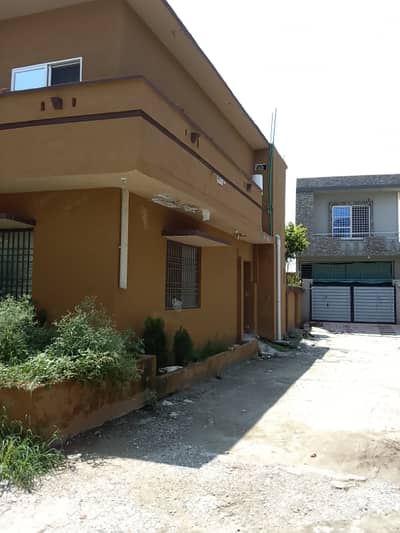 10 Marla corner house for sale