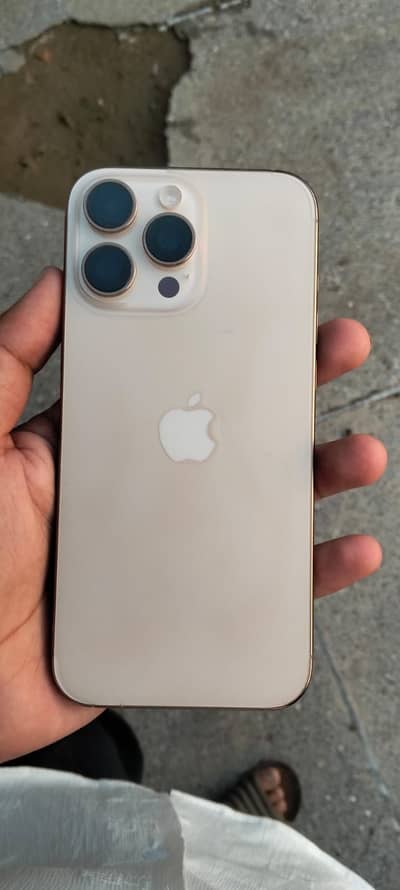 Apple iPhone 16 Pro Max Desrt titanium