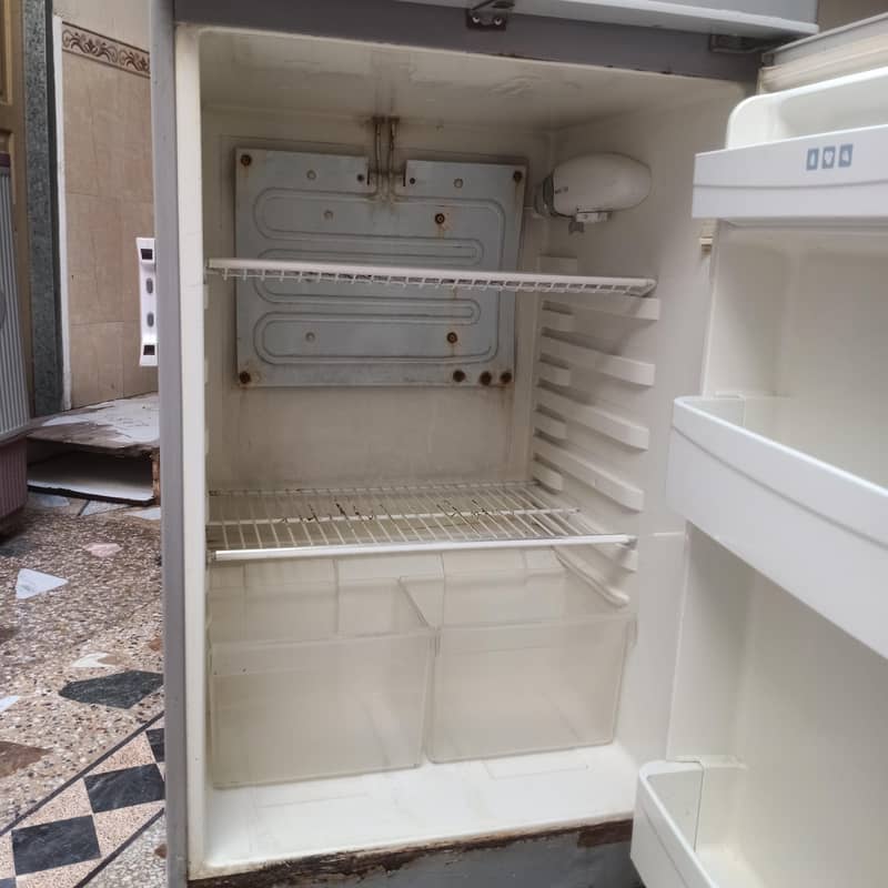 ہائیر ریفریجریٹر HRF-272 برائے فروخت – بہترین حالت 6