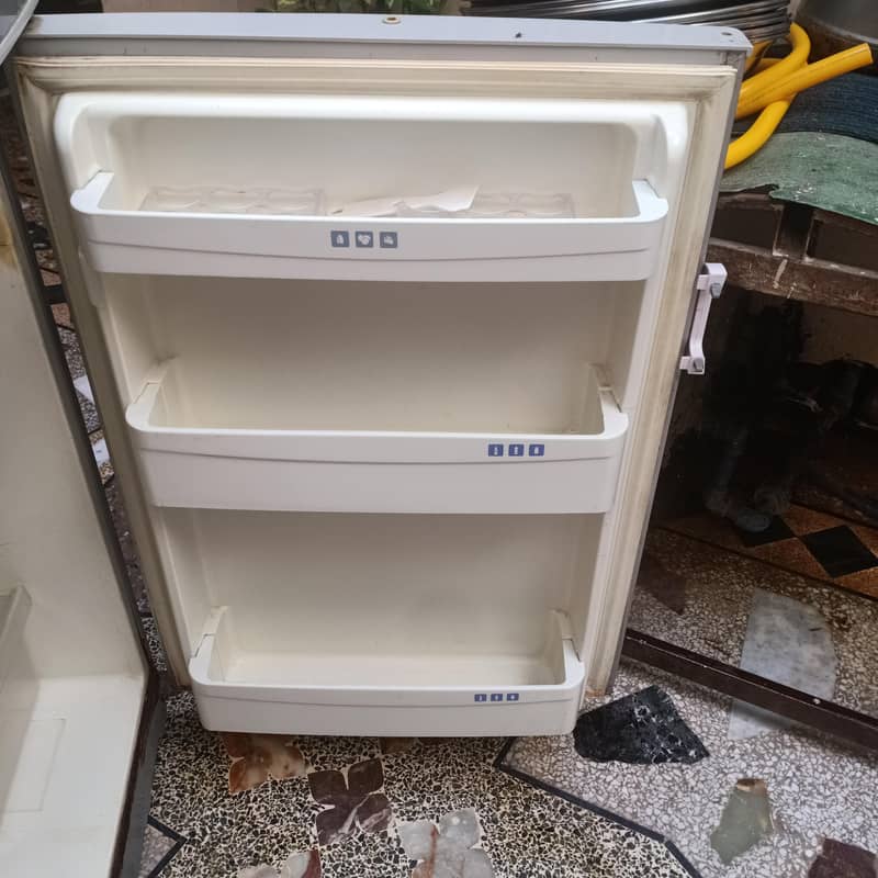 ہائیر ریفریجریٹر HRF-272 برائے فروخت – بہترین حالت 7