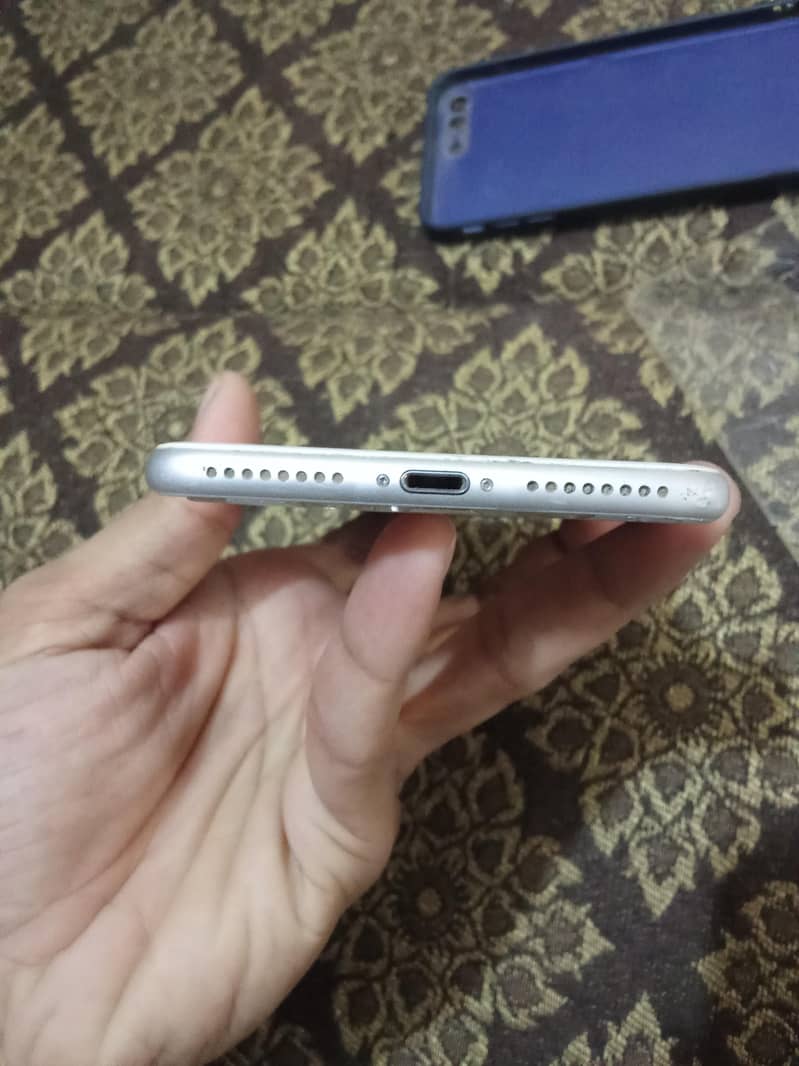 Apple iPhone 8 Plus 3