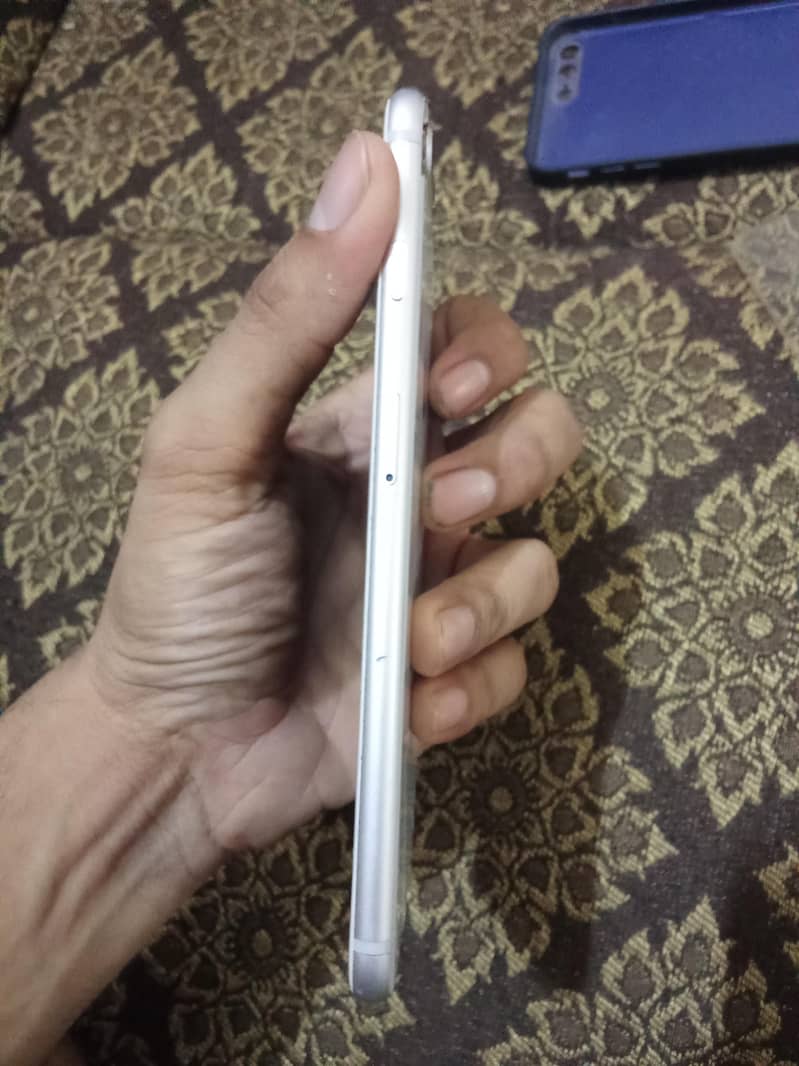 Apple iPhone 8 Plus 4