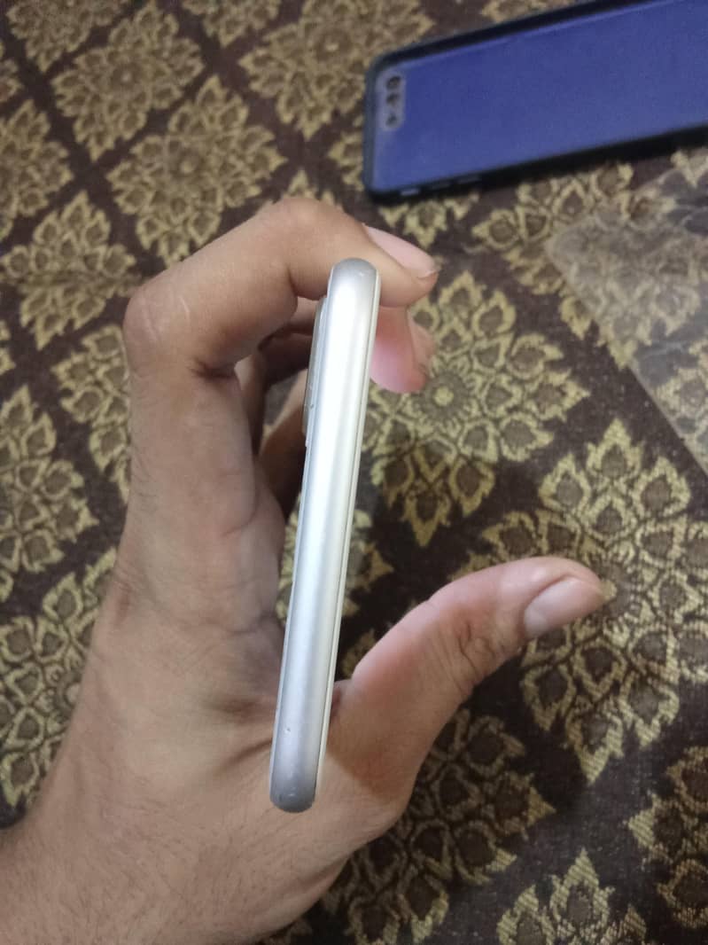 Apple iPhone 8 Plus 5