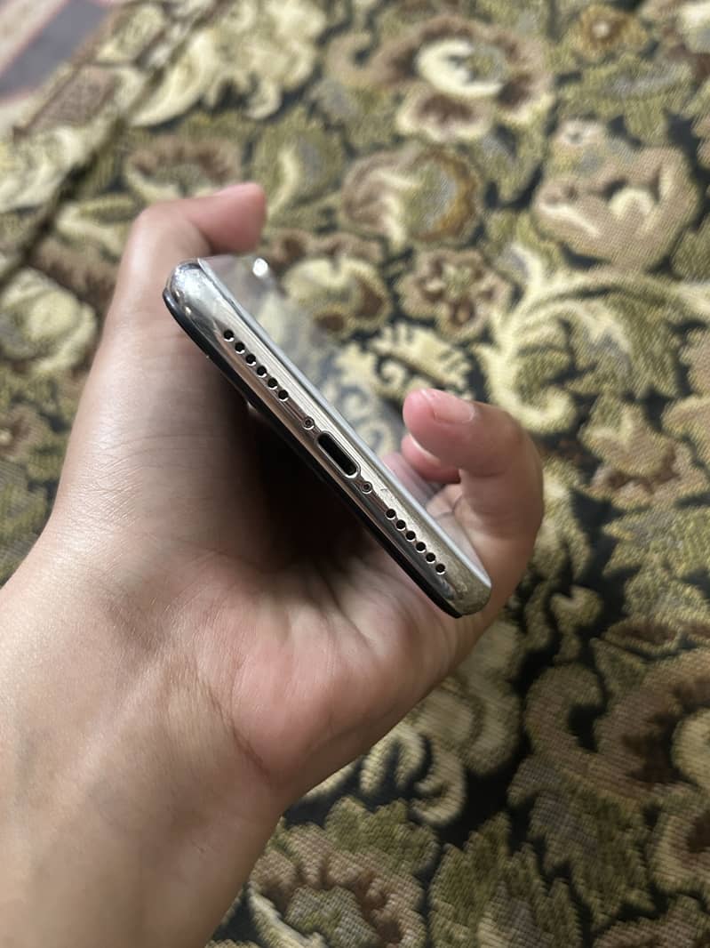 Apple iPhone X 4