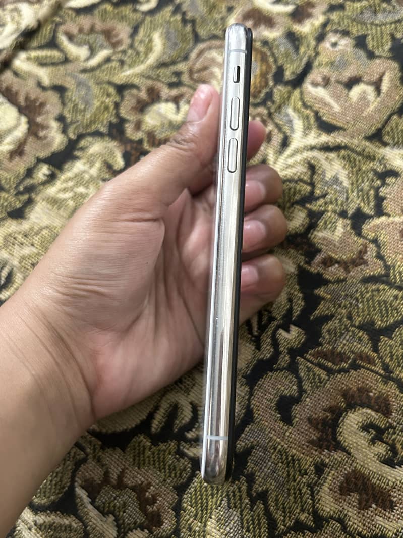 Apple iPhone X 5