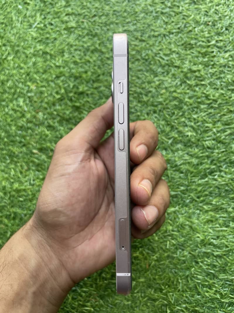 Apple iPhone 13 4