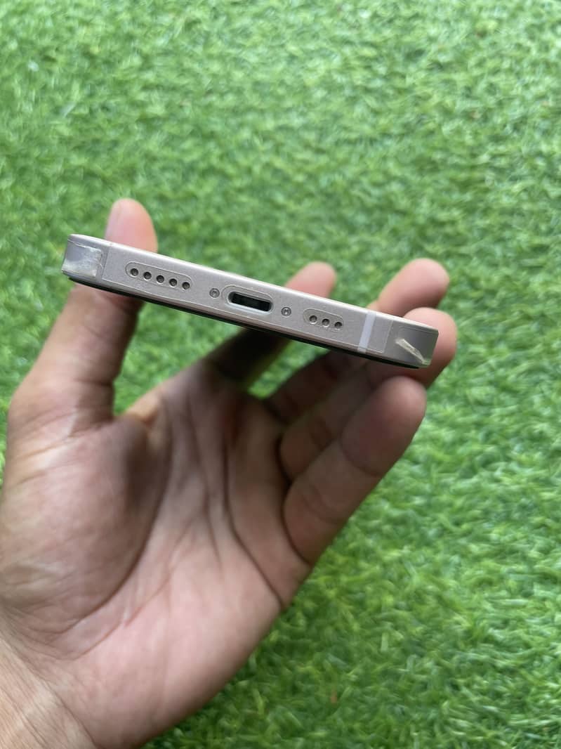 Apple iPhone 13 5