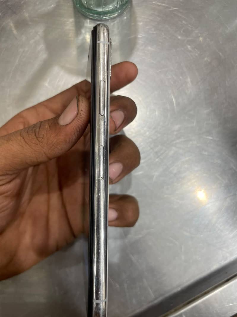 Apple iPhone X 3
