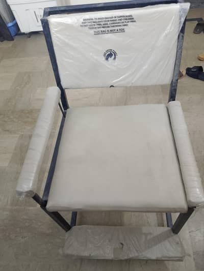chair with wheels for urgent sale