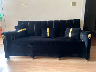 Black & Golden velvet 5 seater sofa set