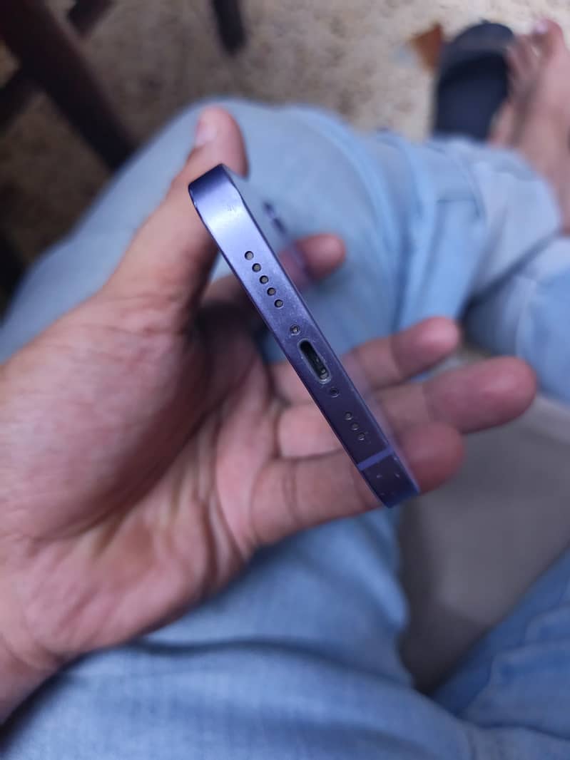 Apple iPhone 12 6