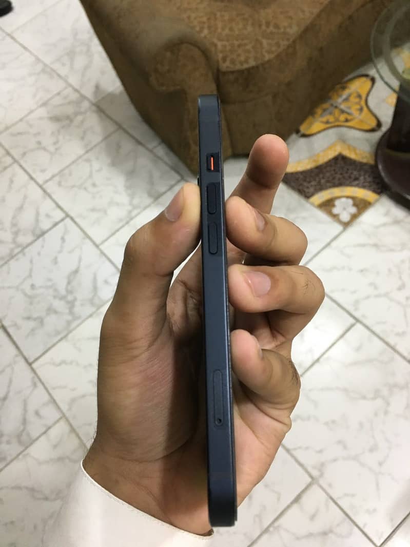 Apple iPhone 13 4