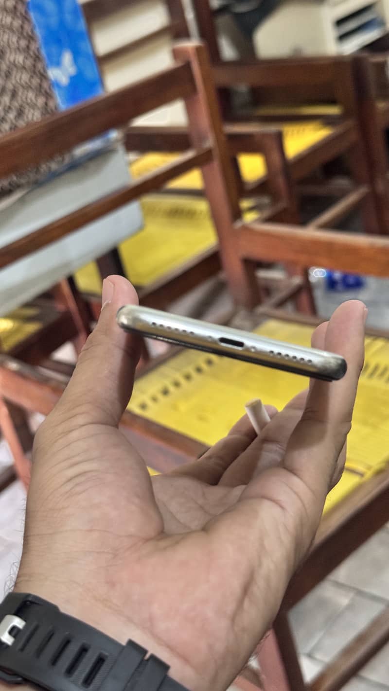Apple iPhone X 3