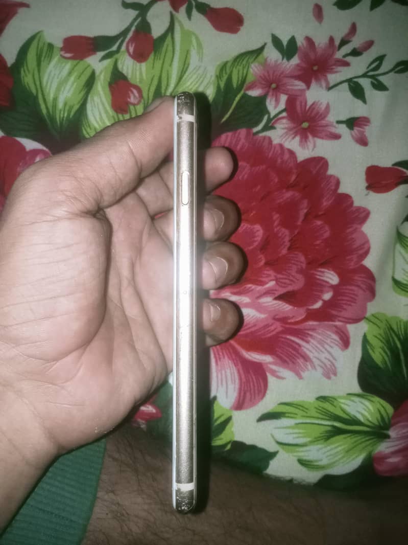 Apple iPhone 8 3
