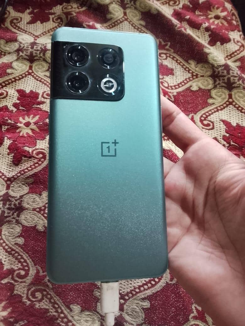One Plus 10 Pro 1