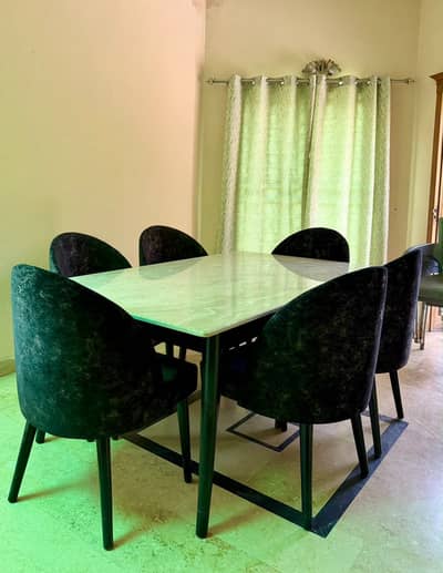 6 seater dinning table for sale