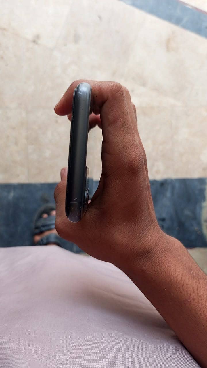 Apple iPhone 11 6