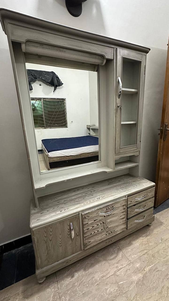 Wooden Bed and dressing table 3