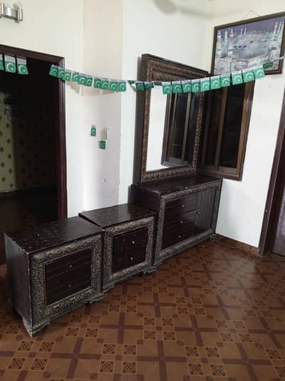 dressing table with side tables
