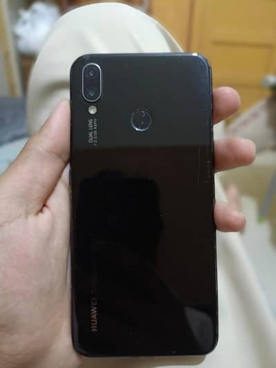 Huawei Nova 3i with box