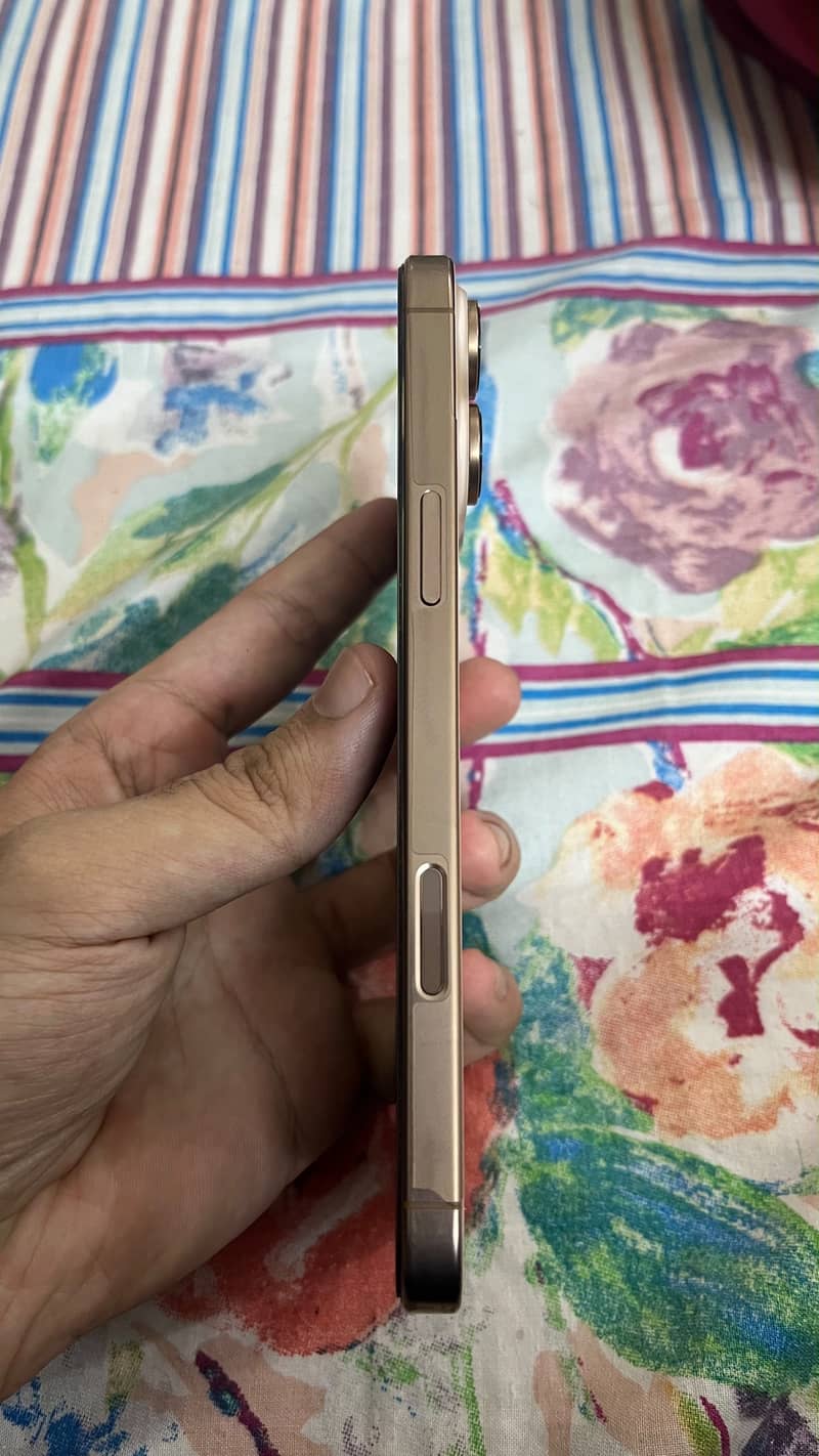 iPhone 16 pro max 8