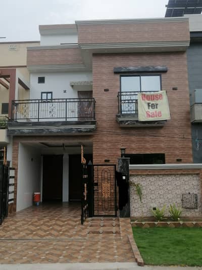 05 MARLA FACING PARK BRAND NNEW DOUBLE STORY HOUSE AVAILABLE FOR SALE AT PRIME LOCATION IN KHAYABAN-E-AMIN L BLOCK