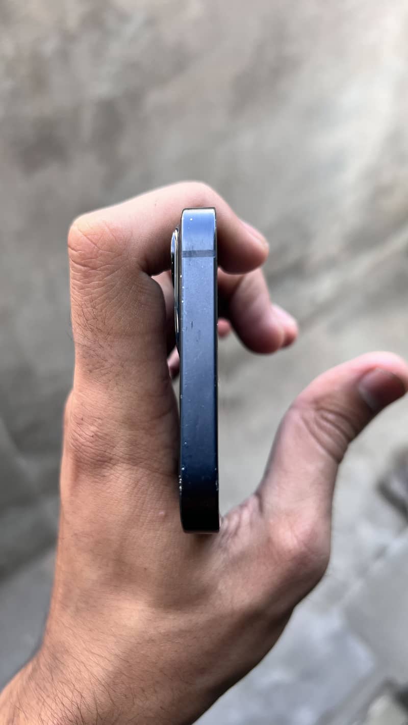 Apple iPhone 13 mini 4