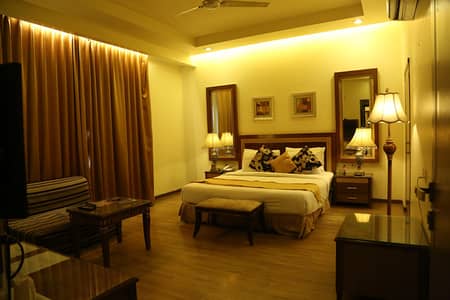 Special Discount Hotel Rooms Furnished Flats Brand New Guest House Near Gulberg Green