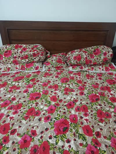 bed set and dressing table