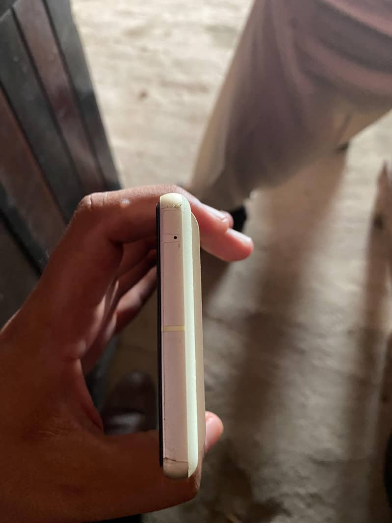Google Pixel 7 4