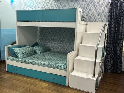 Triple bunk bed