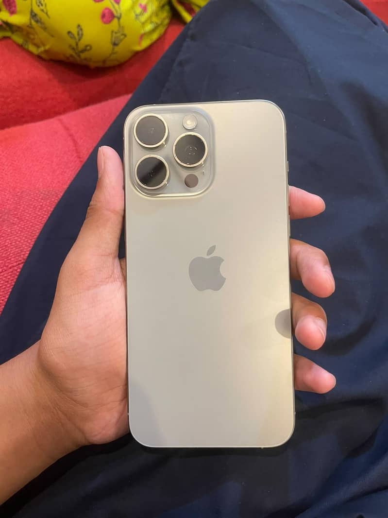 Apple iPhone 15 Pro Max 2