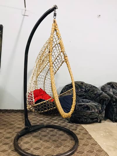 swing jhoola like egg shell style 9/10 condition