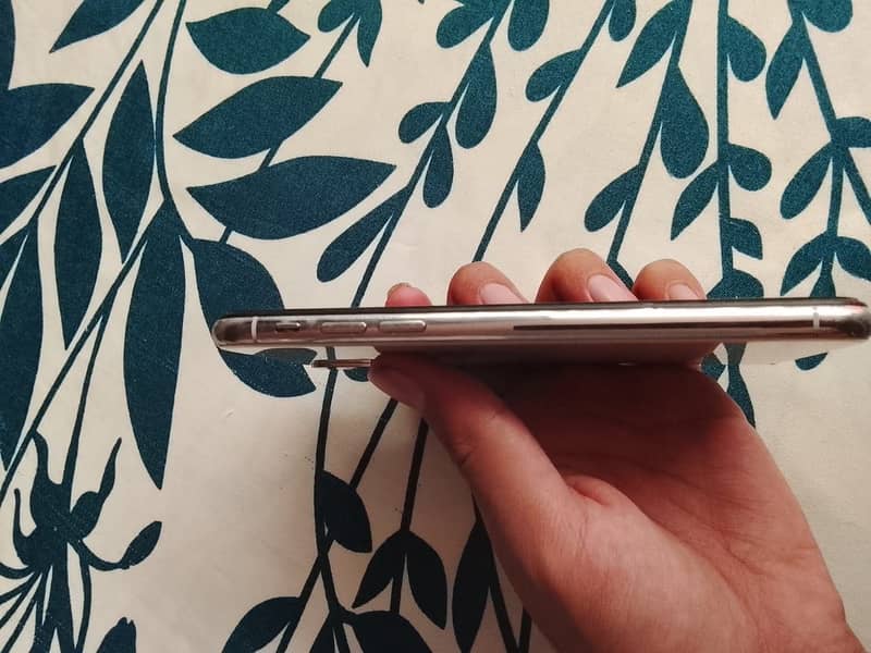 Apple iPhone X 4