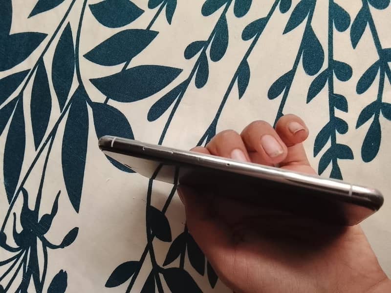 Apple iPhone X 5