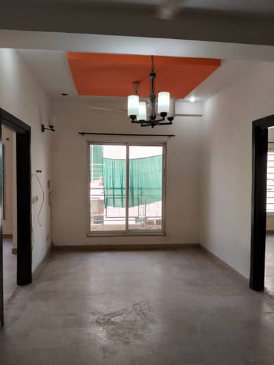 Unfurnished room available for rent in E11 2