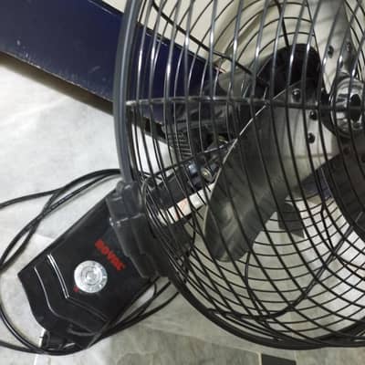 Royal fan only 1 week used with box available
