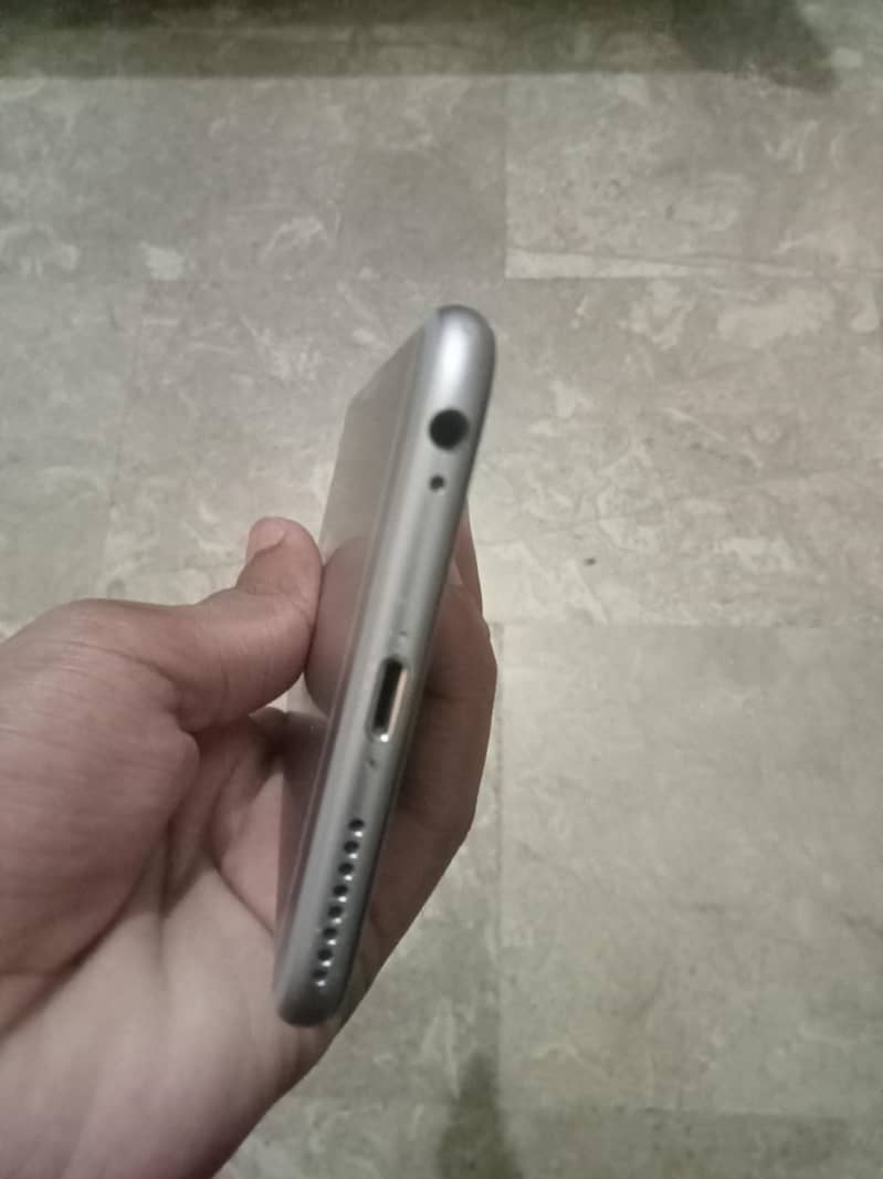 Apple iPhone 6 Plus 1