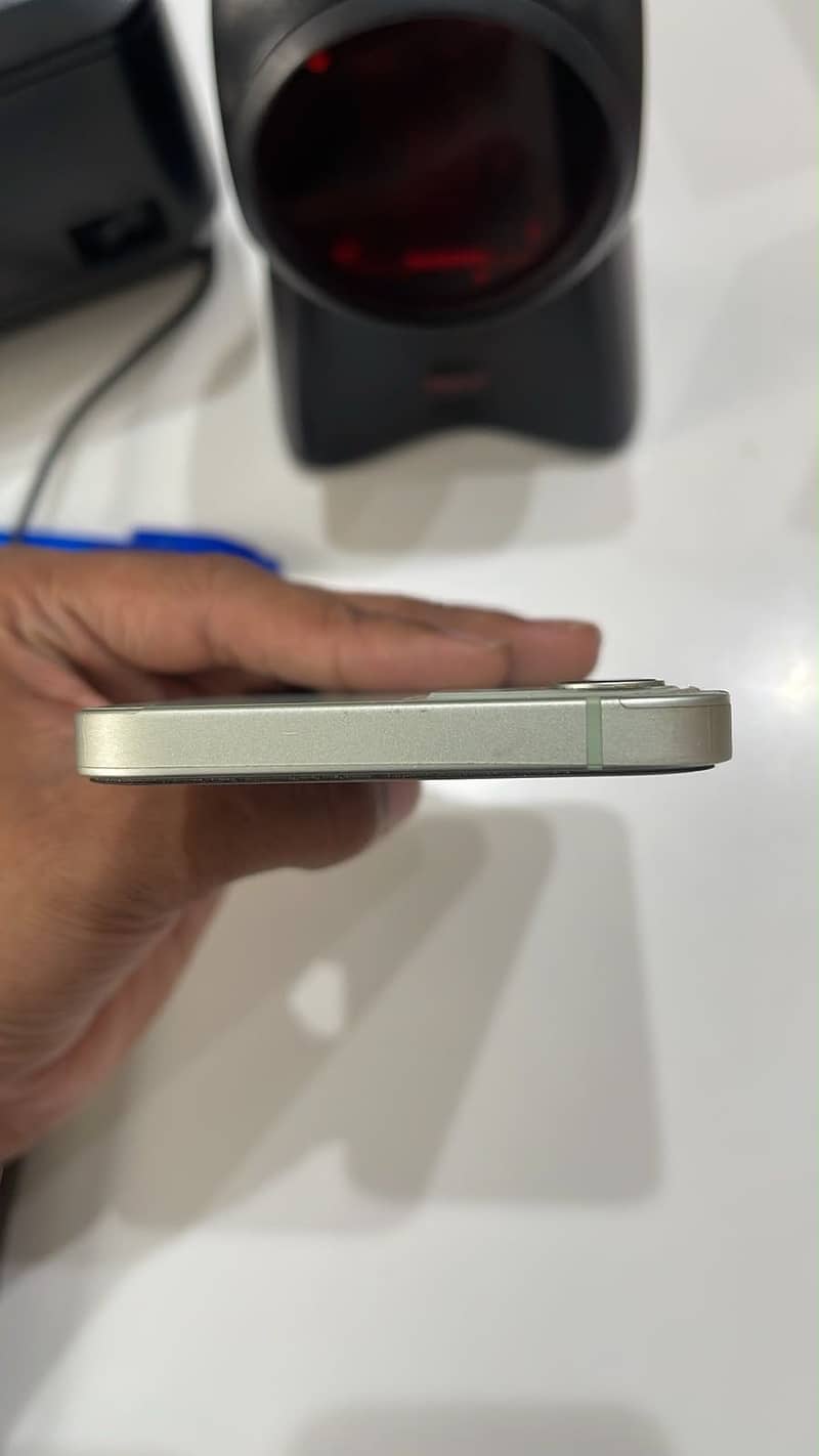 Apple iPhone 12 4