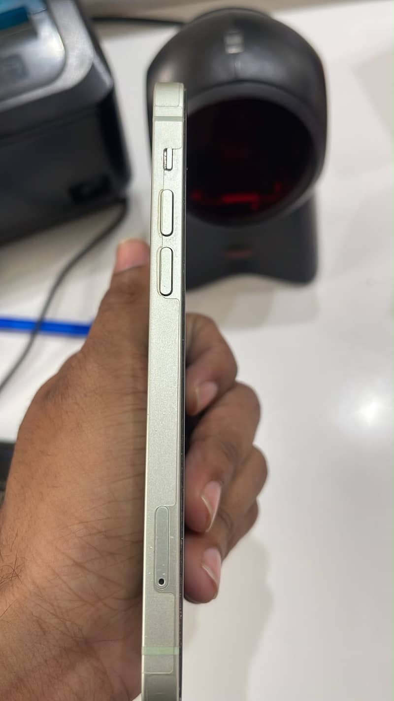 Apple iPhone 12 6