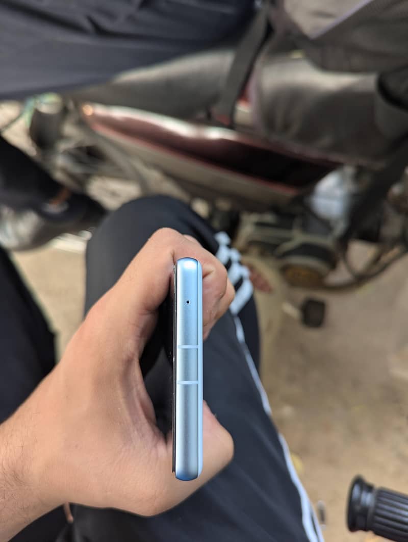 Google Pixel 7a 2