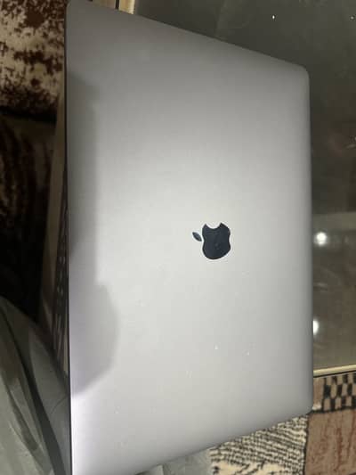 MacBook Pro 2016.4Gb Graphic card with 1tb