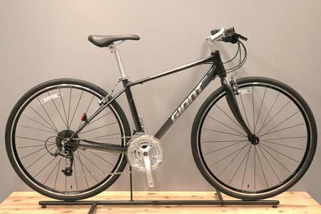Giant Escape R3 Hybrid Bicycle.