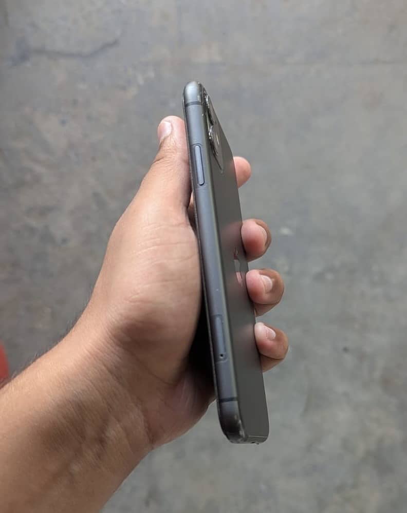 Apple iPhone 11 7