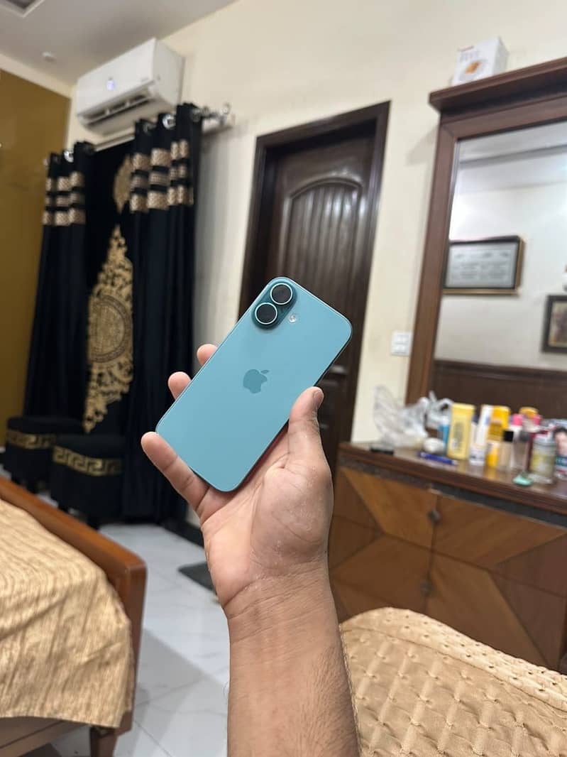 Apple iPhone 16 3